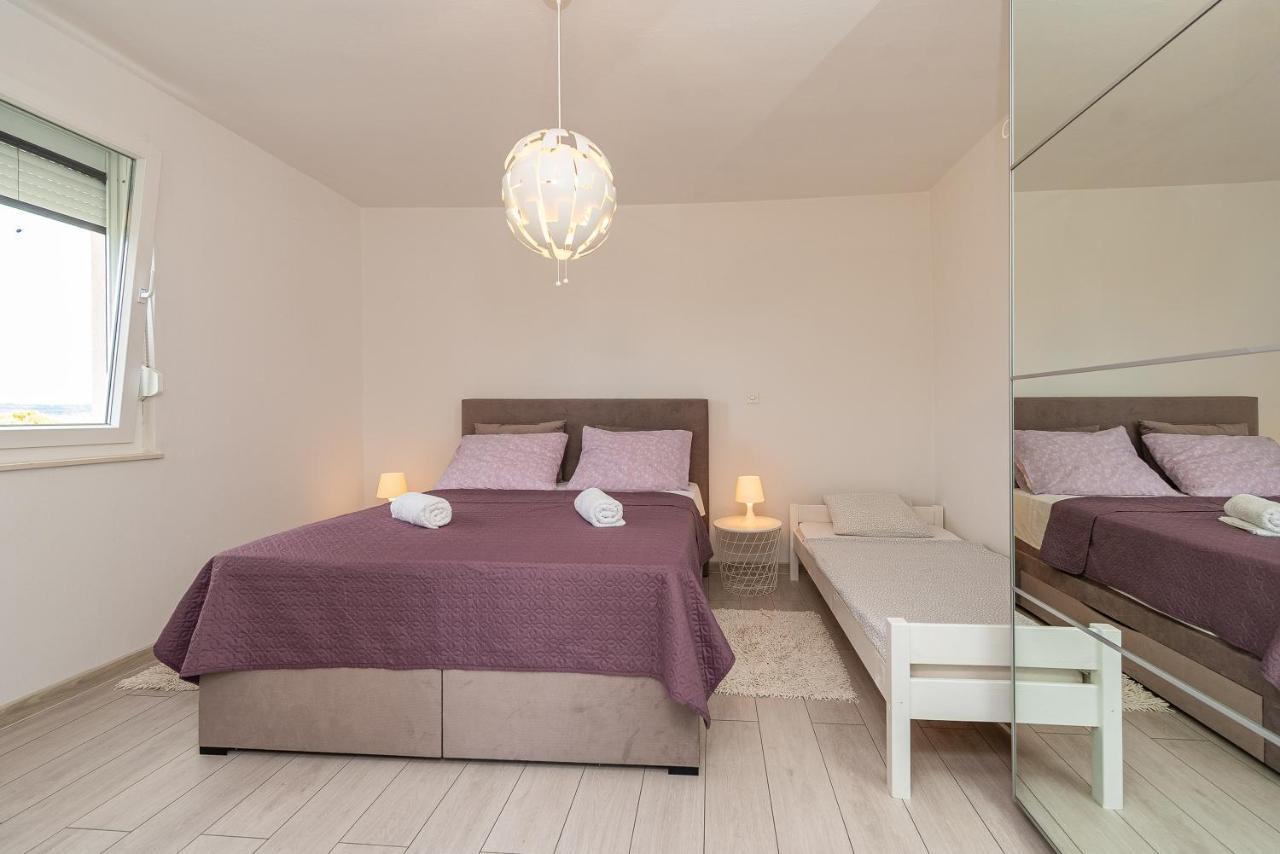 Vila Luna Apartments Задар Екстер'єр фото