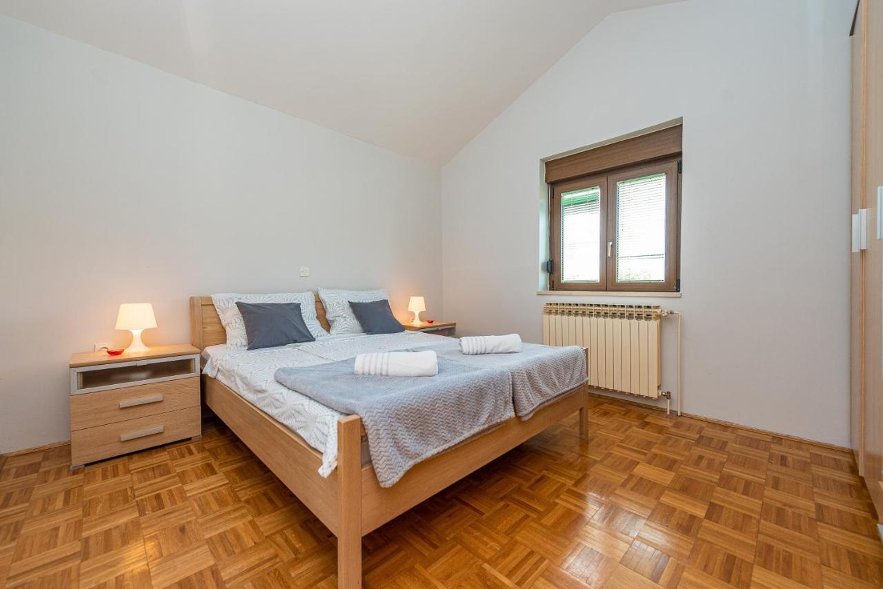 Vila Luna Apartments Задар Екстер'єр фото